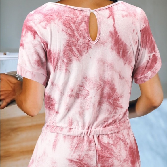 "Funky and Fun: Pink Tie Dye Knit Romper with Convenient Pockets in Size L" - Picture 2 of 6